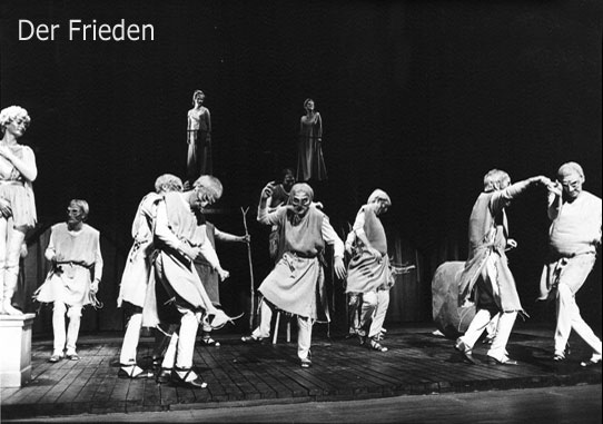 Der Frieden von Aristophanes bearbeitet von Peter Hacks