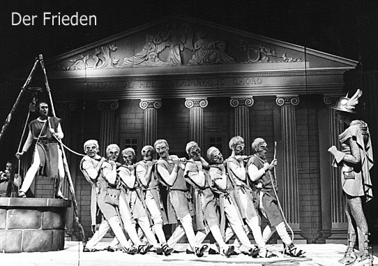 Der Frieden von Aristophanes bearbeitet von Peter Hacks
